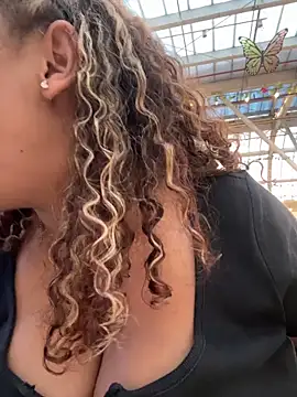 lauraltt live sex cam