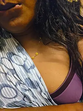 yazhini's cam snapshot