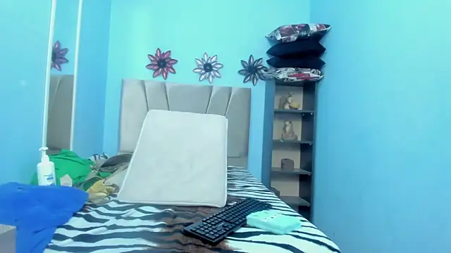 Adrianasex_69x's cam snapshot