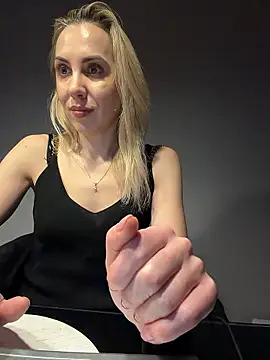 ElenaWhitmore's cam snapshot