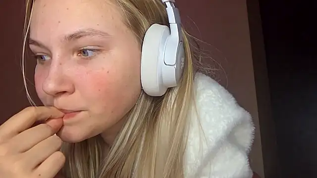 KarinRobertson's cam snapshot