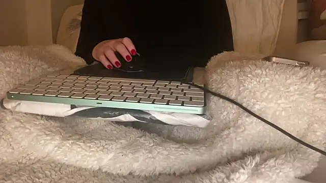 18yoteenvirgin's cam snapshot