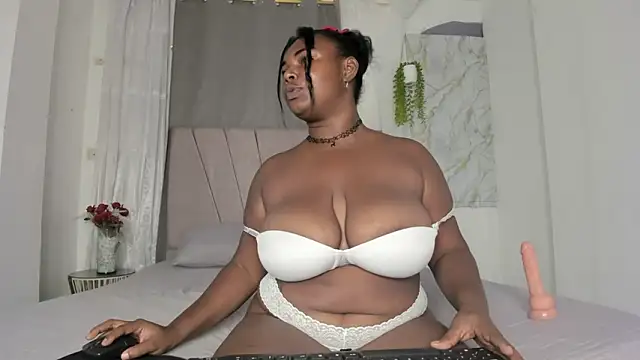 EbonyDesireX's cam snapshot