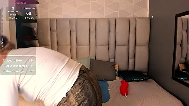 Charlot_milf's cam snapshot