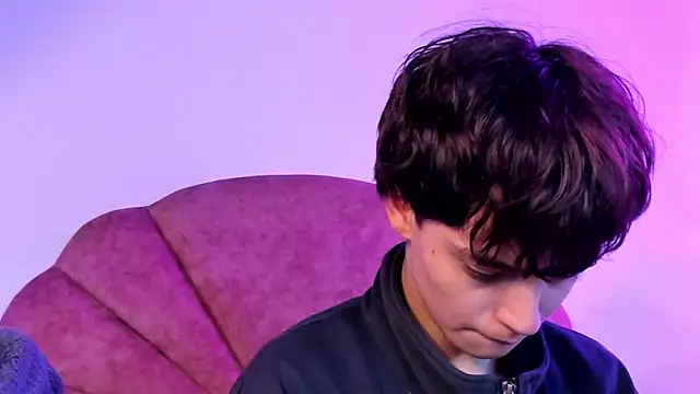 Brenda_Tina's cam snapshot