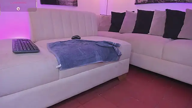 alaia7h live sex cam