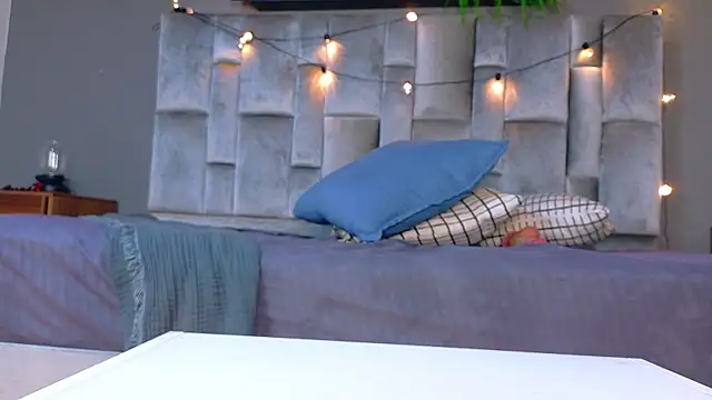 RiriiBrunette__'s cam snapshot