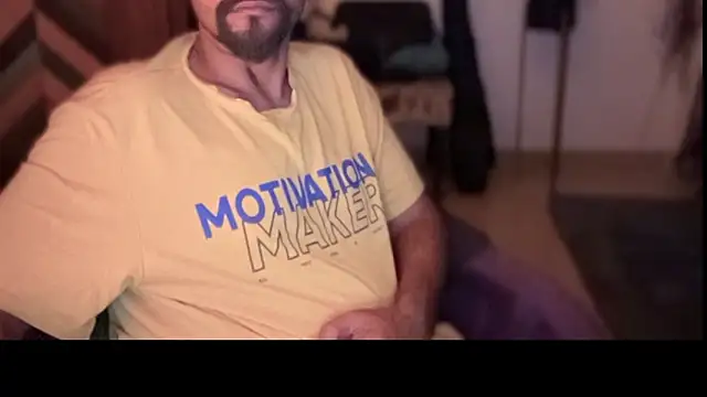 MakeMeAwareAah's cam snapshot