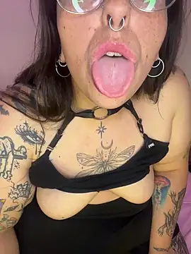 Mizztikaa live sex cam