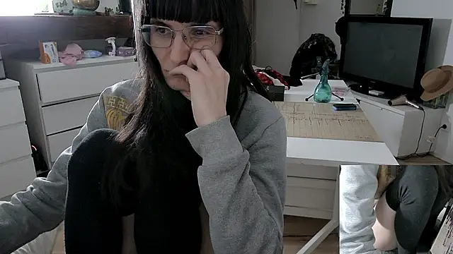 CeriseLapine live sex cam