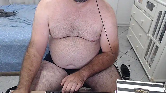 MysterBearMG live sex cam