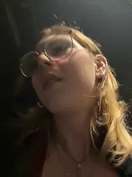 Milly-Kiss live sex cam