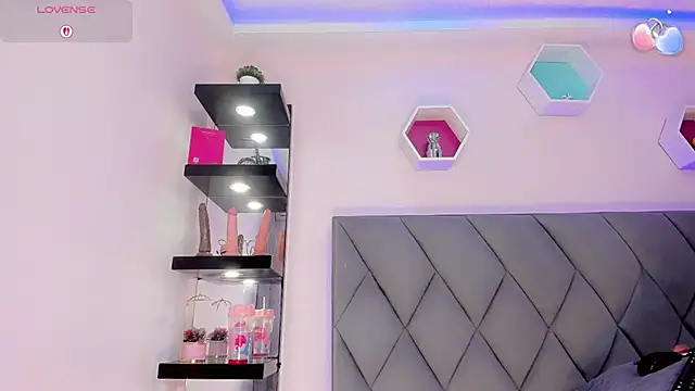 Amira_Ember's cam snapshot