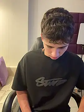 AdrianRinaldi live sex cam