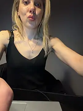 ElenaWhitmore's cam snapshot