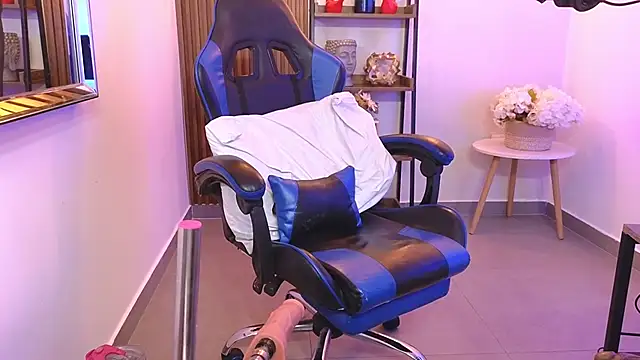 Kenya--Buhle live sex cam