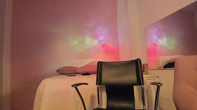 Naomy2033's cam snapshot