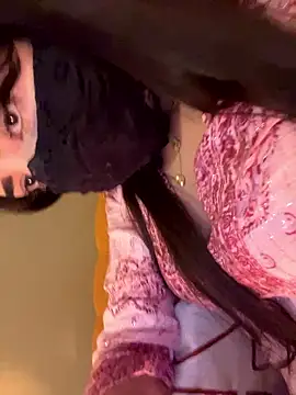 Lola-Bee's cam snapshot