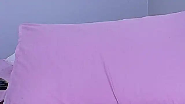 cutepetitee's cam snapshot