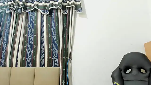 lilybaudyn_'s cam snapshot