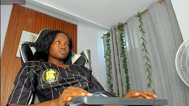 Evaa_18's cam snapshot