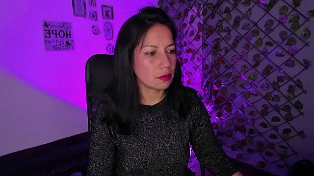 Megan_Collinss_'s cam snapshot