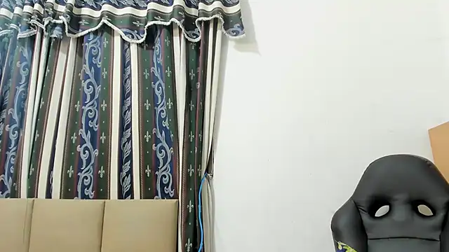 lilybaudyn_'s cam snapshot