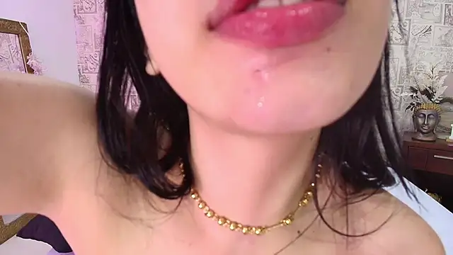 emily_clarkk_'s cam snapshot