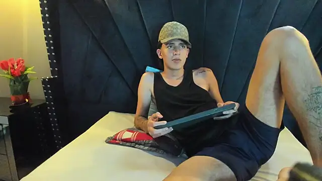 Xanderr_owen2 live sex cam