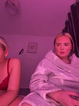 KatieCeexx live sex cam