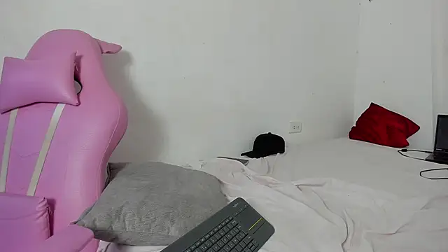 Laura_and_Kevin live sex cam