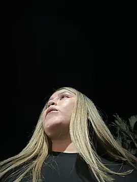 lunablossom_'s cam snapshot