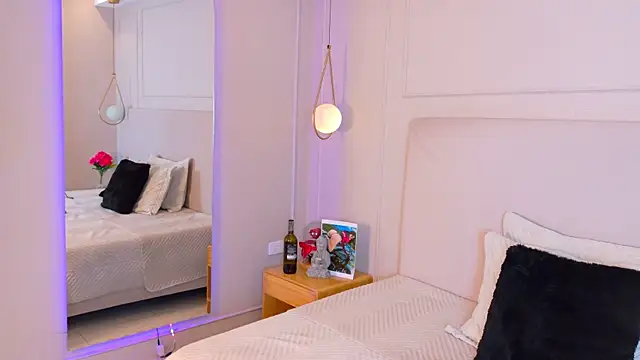 OlayaCooper live sex cam