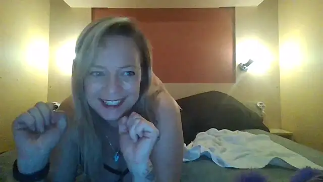 Miss-Chupagirly's cam snapshot