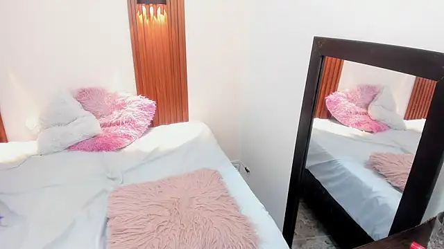 LyraFrost5's cam snapshot