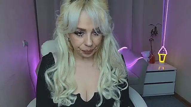 KatrinaCharm's cam snapshot