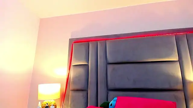 GabyMoreau's cam snapshot