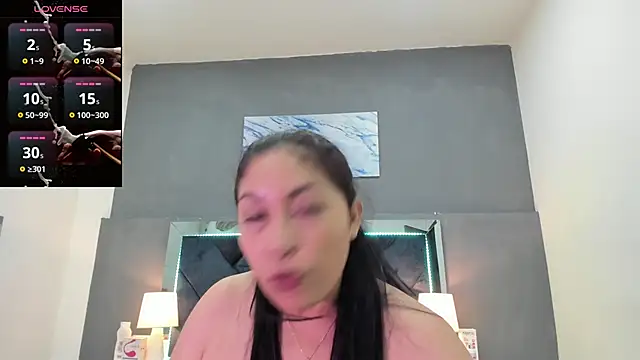 Lauralove_69's cam snapshot