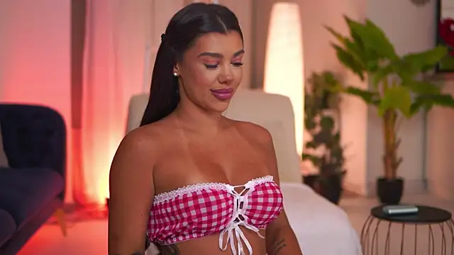 NatyDesiree live sex cam