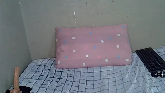 Bellabootie's cam snapshot