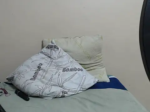 SexyLipss_'s cam snapshot