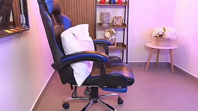 Kenya--Buhle live sex cam