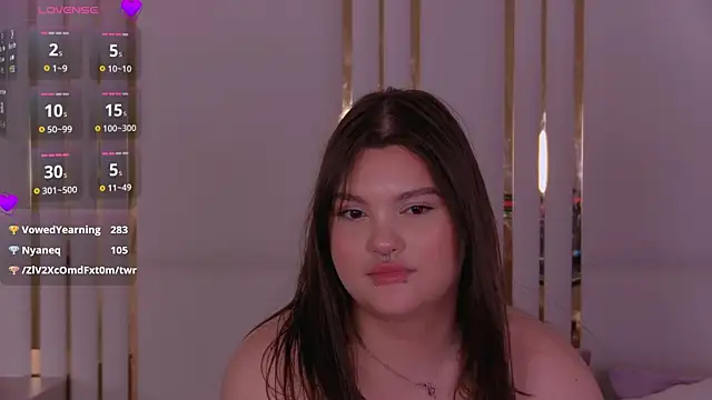 EmilyHyde live sex cam