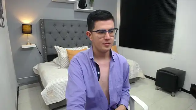 dylan_santiago_'s cam snapshot