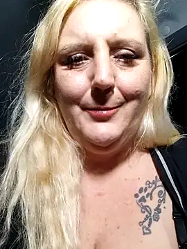 BecciDeluxe live sex cam