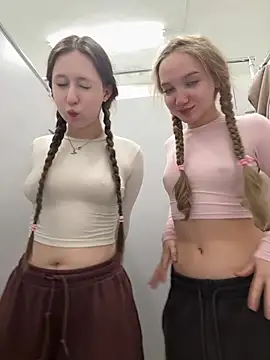 FroggyAnna live sex cam