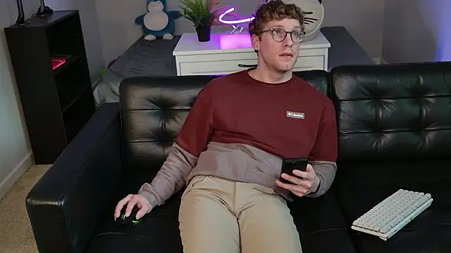 BlueEyedTallGuy94 live sex cam