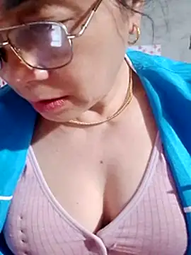 small-house123 live sex cam