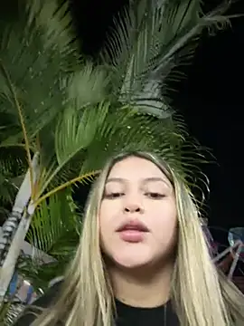 lunablossom_'s cam snapshot