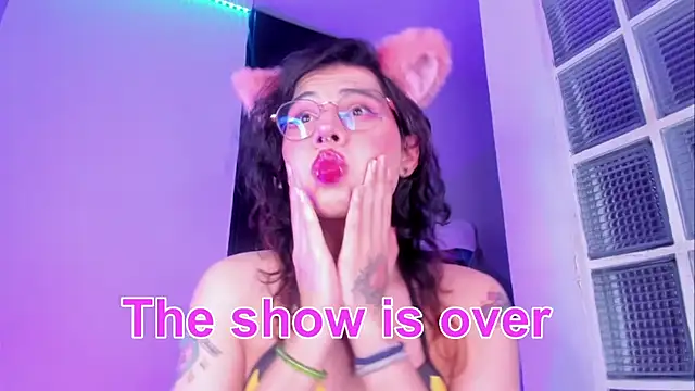 Sweet-SharoKitty live sex cam